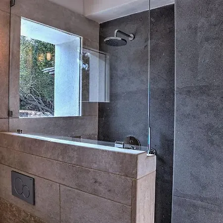 Luciana וילה קניגיונה